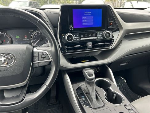 Used 2023 Toyota Highlander XLE image 18