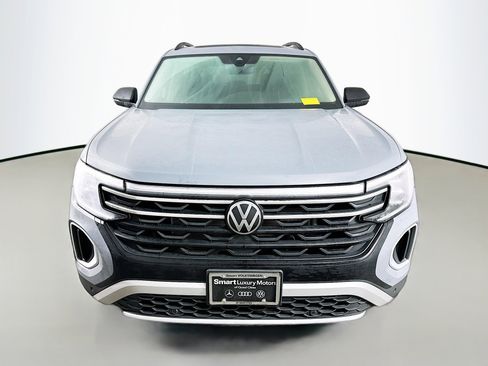 Used 2024 Volkswagen Atlas Peak Edition SEL image 2