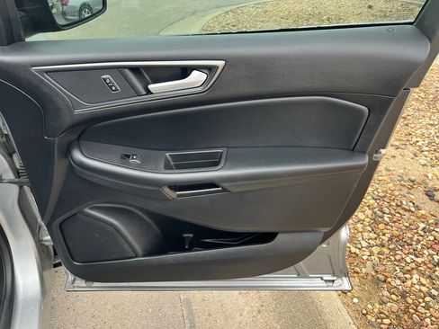 Used 2021 Ford Edge SE image 25
