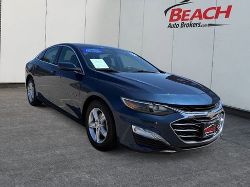 Used 2022 Chevrolet Malibu LT image 3