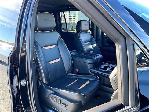 Used 2022 GMC Yukon XL AT4 image 11