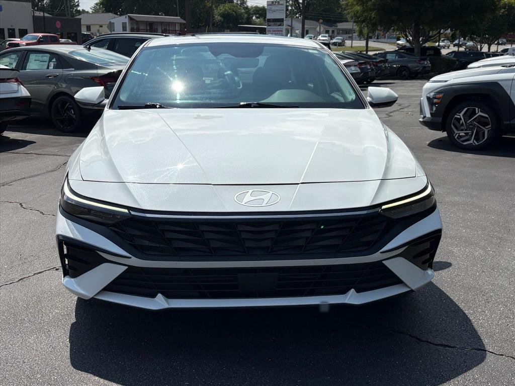 Certified 2025 Hyundai Elantra SEL FWD image 2