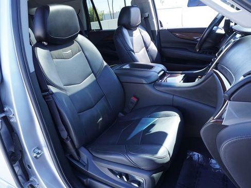 Used 2020 Cadillac Escalade Luxury image 13