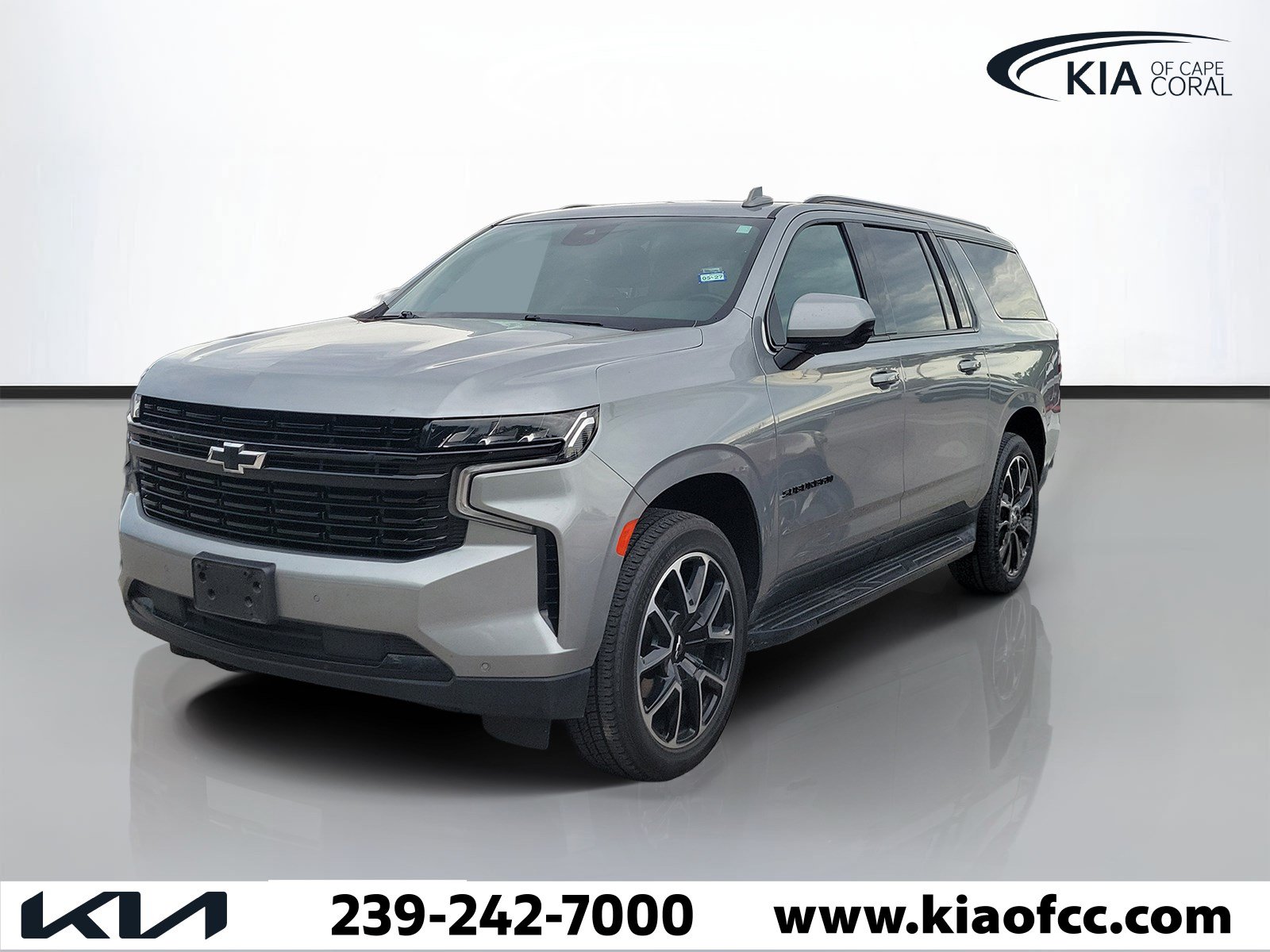 Used 2024 Chevrolet Suburban RST RWD image 3