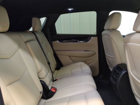 Used 2018 Cadillac XT5 FWD image 19