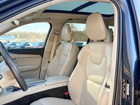 Used 2022 Volvo XC90 T5 Momentum w/ Climate Package image 17