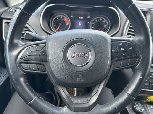 Used 2019 Jeep Cherokee Trailhawk AWD/4WD image 13