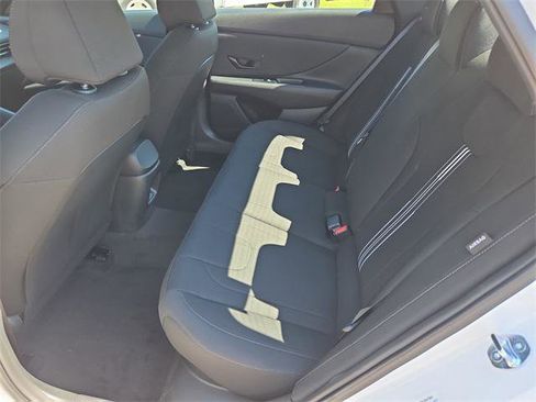 New 2025 Hyundai Elantra SEL image 13