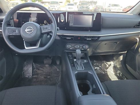 New 2025 Nissan Kicks S image 4