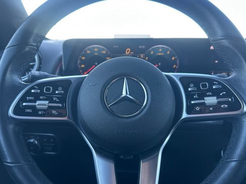 Used 2022 Mercedes-Benz GLB 250 4MATIC image 22