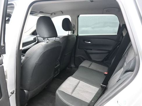 Used 2025 Nissan Rogue SV AWD/4WD image 14