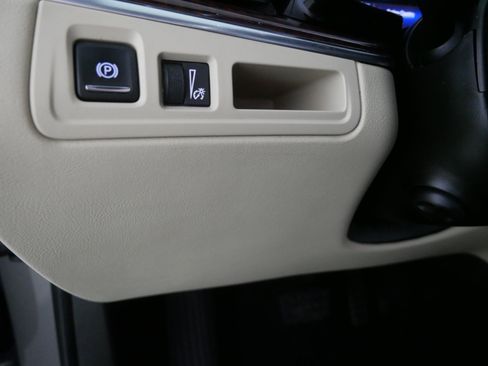 Used 2017 Cadillac XT5 Luxury w/ Driver Awareness Package image 26