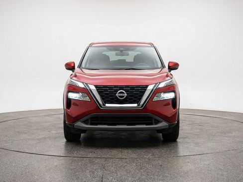 Used 2025 Nissan Rogue SV image 2