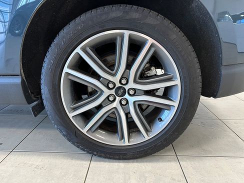 Used 2024 Ford Edge Titanium w/ Class II Trailer Tow Package image 8