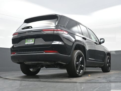 Used 2024 Jeep Grand Cherokee Altitude image 29