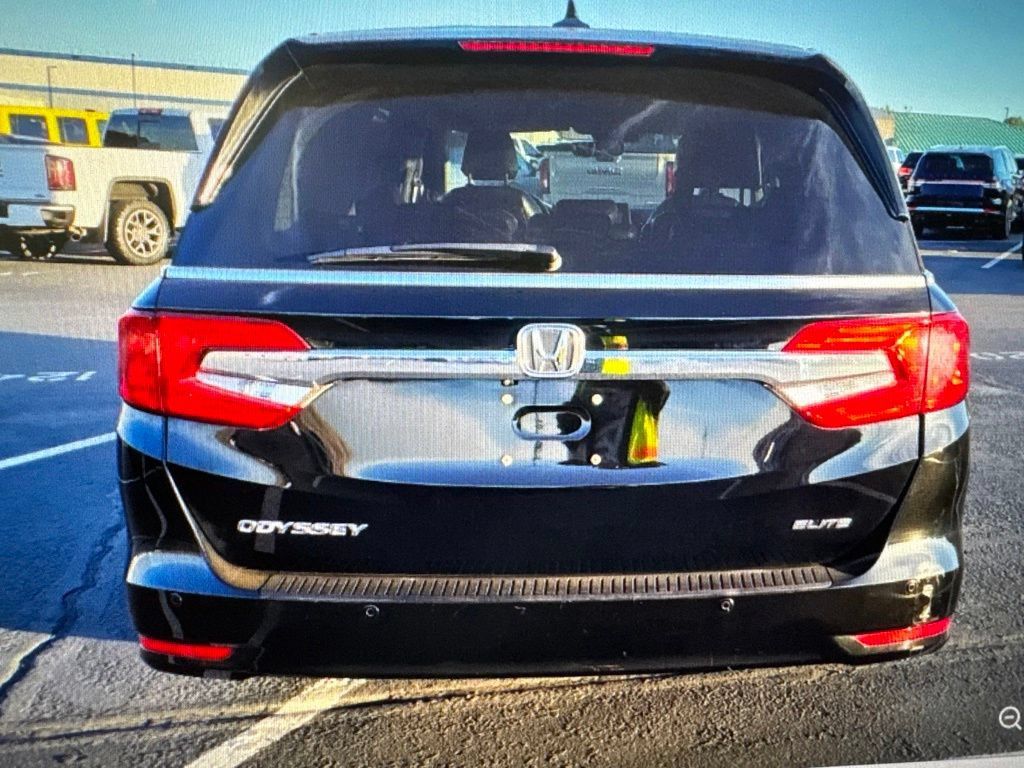 Used 2018 Honda Odyssey Elite image 3