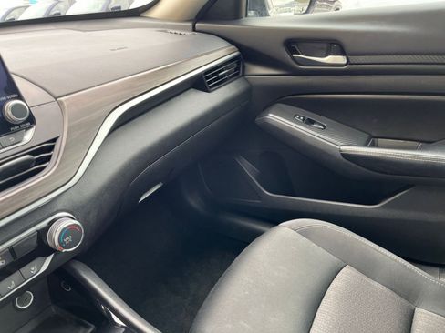 Used 2024 Nissan Altima 2.5 SV FWD image 35