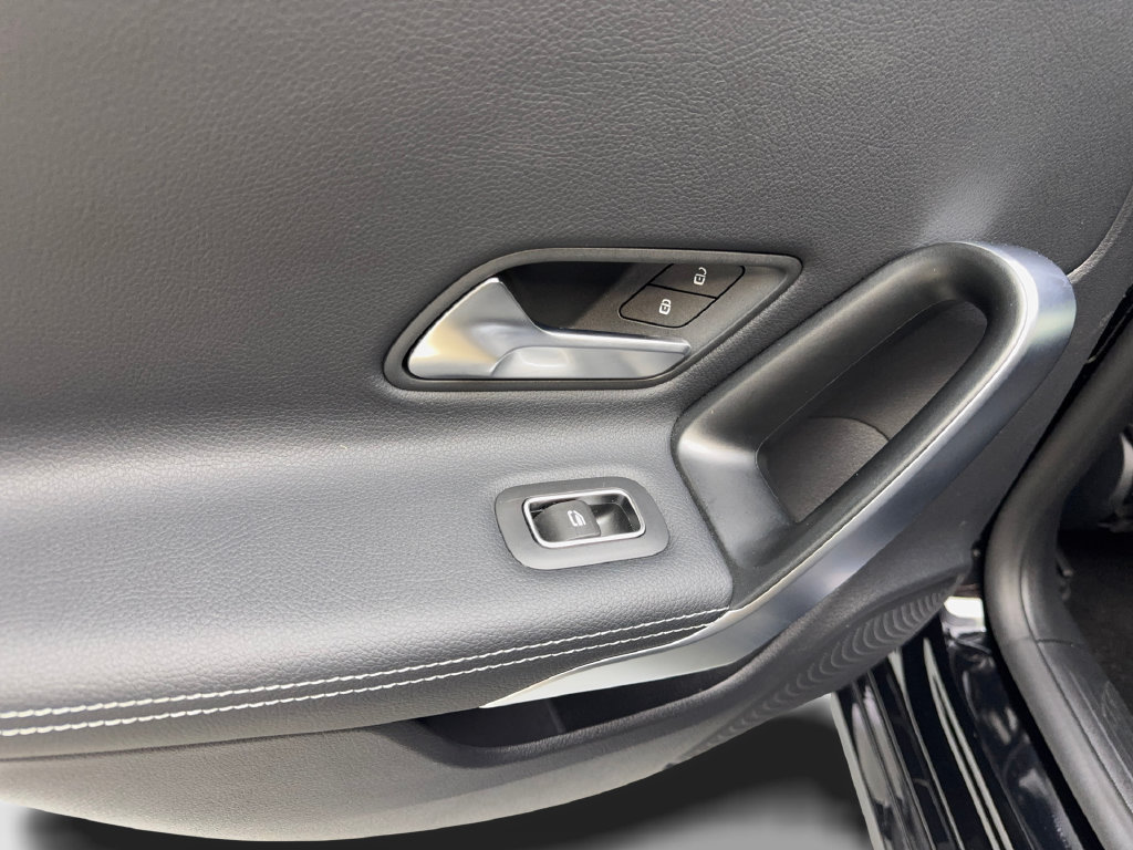 Used 2025 Mercedes-Benz CLA 250 image 37