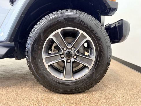 Used 2023 Jeep Wrangler Unlimited Sahara AWD/4WD image 28
