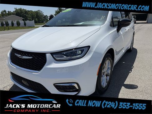 Used 2026 Chrysler Pacifica Limited FWD image 2