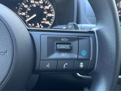 Used 2023 Nissan Rogue SV AWD/4WD image 18