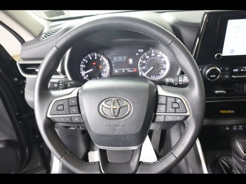 Used 2024 Toyota Highlander XLE AWD/4WD image 47