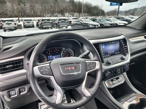 Used 2023 GMC Acadia SLE w/ Driver Convenience Package image 13