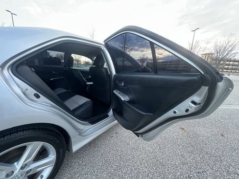Used 2013 Toyota Camry SE w/ Convenience Pkg image 12