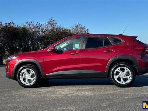 Used 2024 Chevrolet Trax LS w/ LS Convenience Package image 7