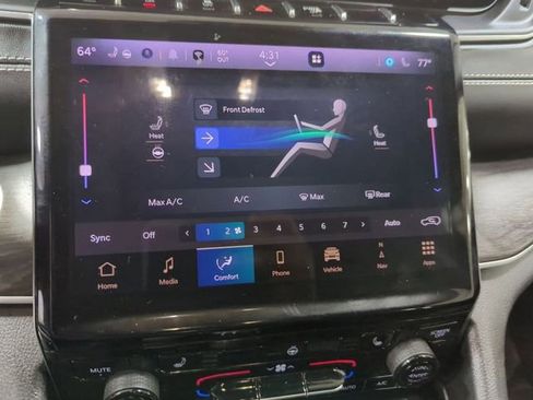 Used 2023 Jeep Grand Cherokee Limited image 12