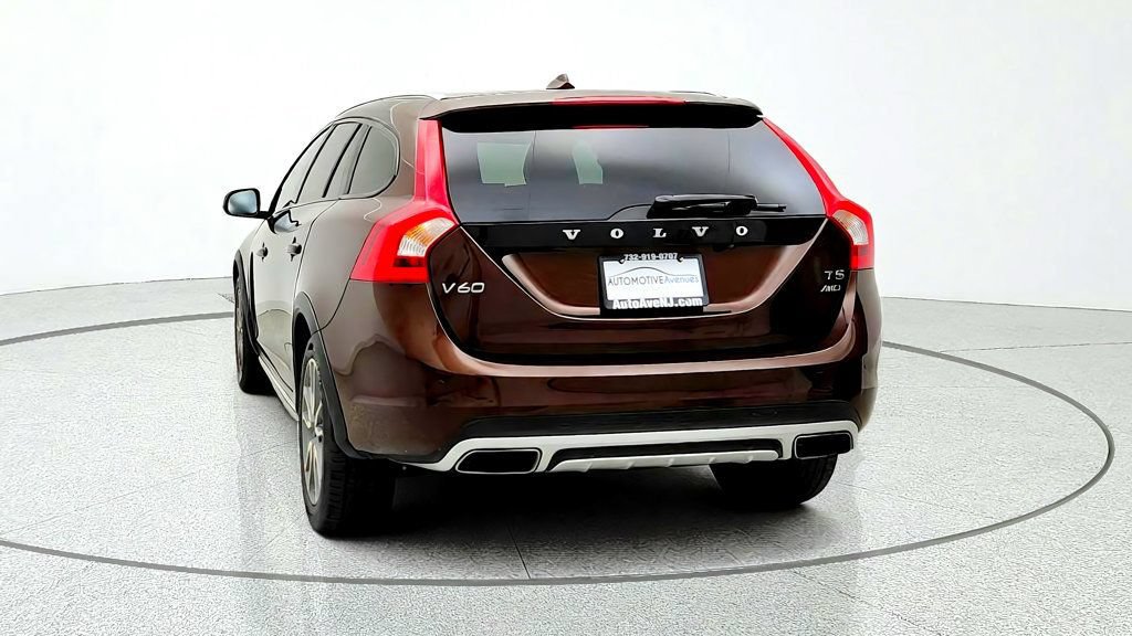 Used 2018 Volvo V60 T5 Cross Country w/ Convenience Package AWD/4WD image 6