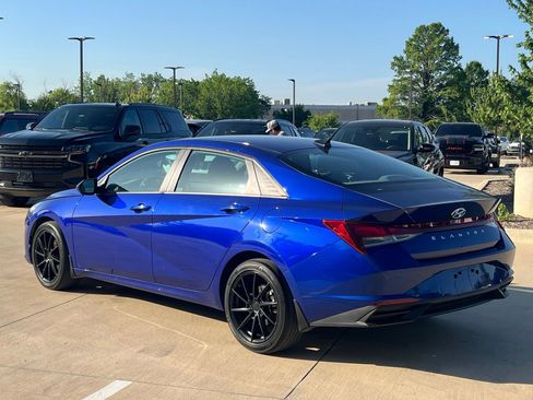 Used 2023 Hyundai Elantra SEL w/ Convenience Package FWD image 9