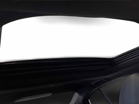 Used 2025 BMW 330i Sedan RWD image 14