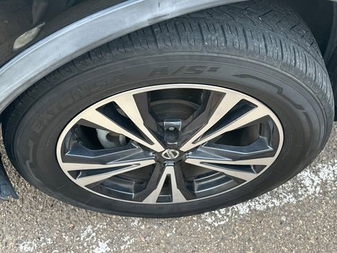 Used 2020 Nissan Rogue SV w/ Premium Package image 3