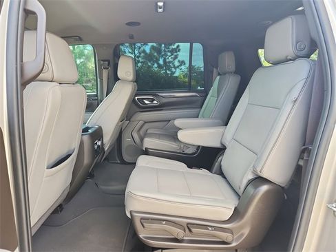 Certified 2023 GMC Yukon XL SLT w/ SLT Luxury Package image 9