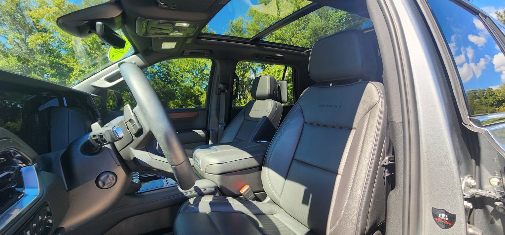 Used 2025 GMC Yukon Denali w/ Denali Reserve Package AWD/4WD image 17