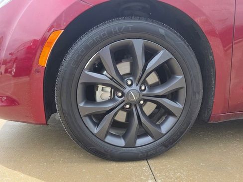 Used 2020 Chrysler Pacifica Touring-L Plus w/ Advanced Safetytec Group FWD image 10