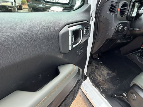 New 2026 Jeep Gladiator Mojave image 15