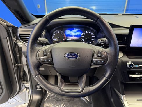 Used 2020 Ford Explorer XLT w/ Equipment Group 202A RWD image 15