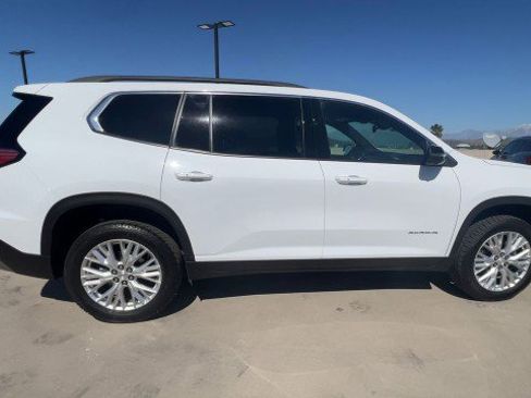 Used 2024 GMC Acadia Elevation image 9
