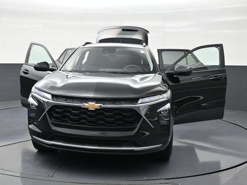 Used 2025 Chevrolet Trax LT FWD image 30