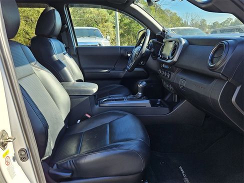 Used 2020 Toyota Tacoma TRD Off-Road image 14