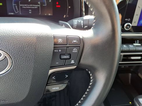 Used 2025 Toyota Camry SE FWD image 23