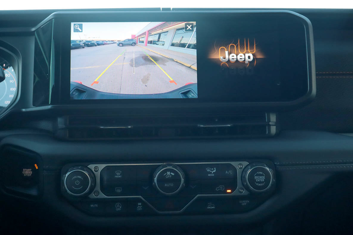 Used 2026 Jeep Gladiator Mojave AWD/4WD image 12