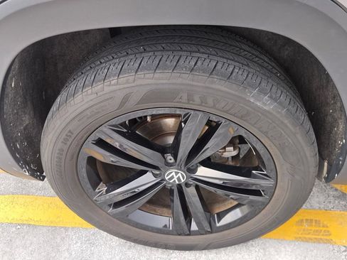 Used 2023 Volkswagen Atlas SEL R-Line AWD/4WD image 9