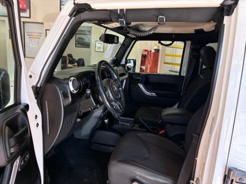 Used 2014 Jeep Wrangler Unlimited Sahara w/ Connectivity Group image 18