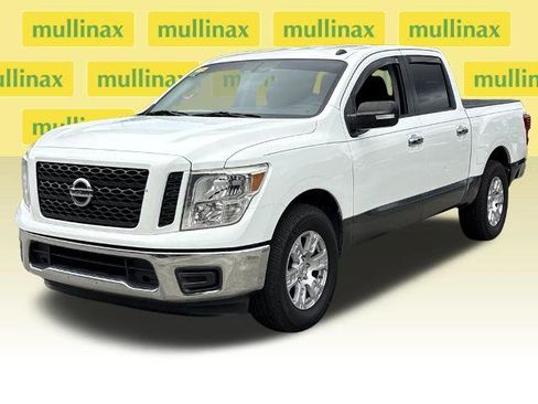Used 2019 Nissan Titan SV image 12