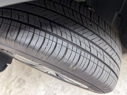 Used 2024 Volkswagen Taos SE image 30