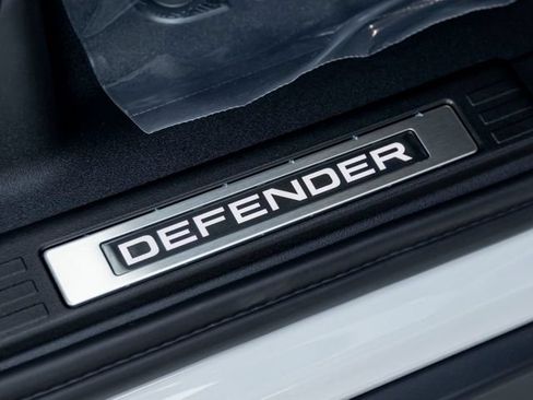Certified 2026 Land Rover Defender 110 X AWD/4WD image 34