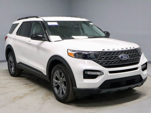 Certified 2022 Ford Explorer XLT w/ Equipment Group 202A image 1